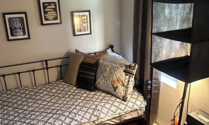 Frankford Bed & Breakfast | Charming 6-bedroom bed & breakfast in fabulous Philadelphia with WiFi