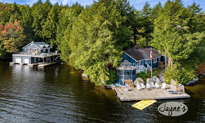 Torrance Cottage | Charming 8 bed 4 bath cottage/bunkie/boathouse on Lake Muskoka