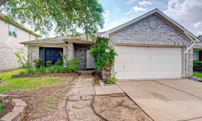 Mission Bend House | Charming and Affordable 3-bedroom house in Houston