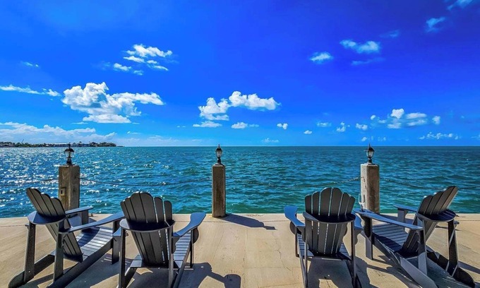 Marathon Cottage | Charming and cozy Oceanfront 1 bedroom cottage in superb Marathon, with WiFi, AC