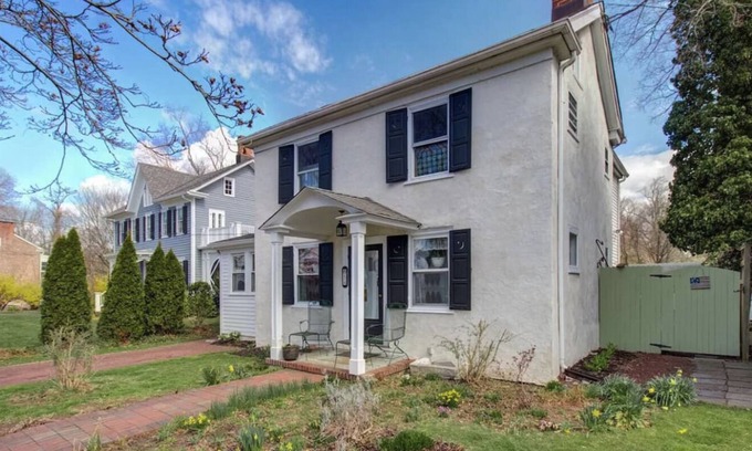 Washington Crossing House | Charming and whimsical 1836 home on the river in Titusville