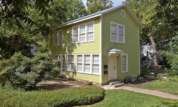North University Apartment | Charming Apartment in historic Aldridge Place-Central Austin