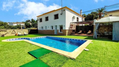 Cruz de Humilladero Apartment | Charming Apartment in Los Prados, Málaga - 45 m² with Pool
