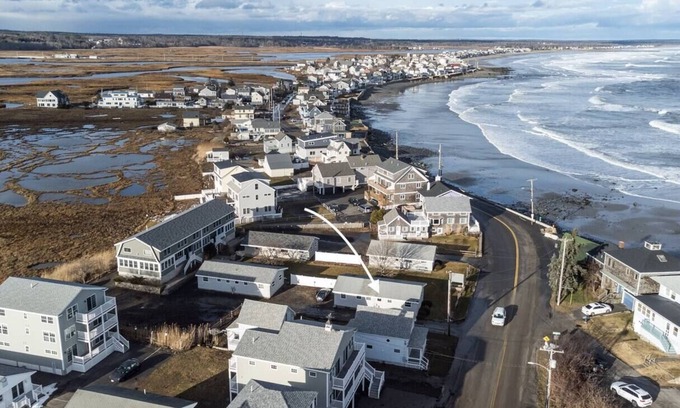 Southern Coast Cottage | Charming Beach cottage across from the beach in fabulous Wells.
