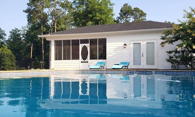 Doerun Apartment | Charming Beach-Themed Studio Apartment in Doerun, GA with Private Pool