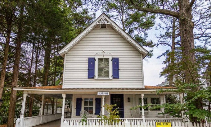Dewey Beach Cottage | Charming Beach Cottage 'Suits Me' – Steps to Boardwalk & Cozy Living Spaces!