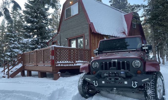 Meadow View Heights Cabin | Charming Blue Farmhouse Cabin