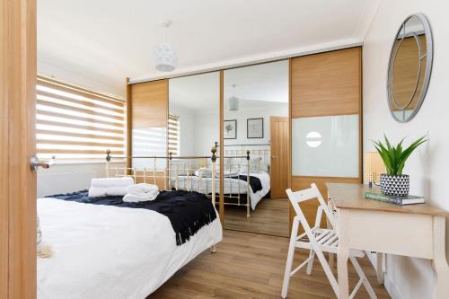 Wittering House | Charming Bolthole 400m to Beach