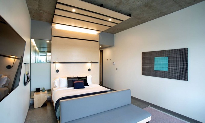River North Art District Hotel | Charming Boutique Hotel w/Plush Mattresses l Pool l Mountain View