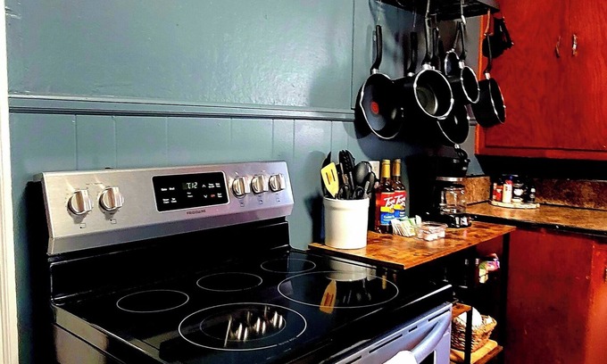 Bristol House | Charming Bungalow on a Budget - Dog Friendly, Family Friendly, Central Location