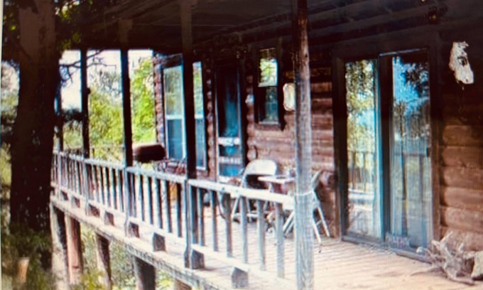 Clayton Cabin | Charming cabin in the Heart of the Choctaw Nation with spectacular view.