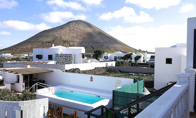 Tinajo Villa | Charming Canarian Villa In Tinajo