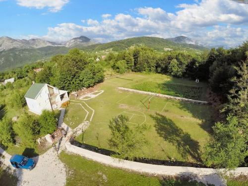 Vrbanje Ski Chalet | Charming chalet in Herceg Novi with fenced garden