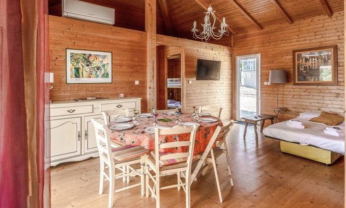 Gassin Ski Chalet | Charming chalet with AC in Gassin - Welkeys