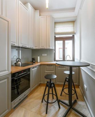 Old Town Apartment | Charming Classic Apartment in City Center