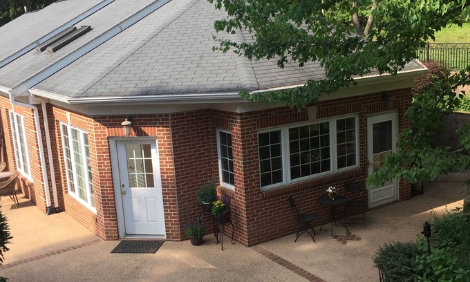 Blue Ridge Cottage | Charming Cottage convenient to Leesburg. Wineries, Hiking and more.