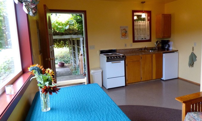Port Townsend Cottage | Charming Cottage in Secret Garden