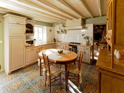 Gimnee House | Charming cottage in a farm with views, cleaning included