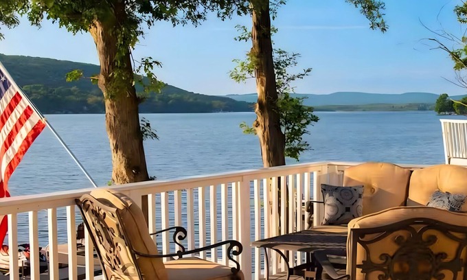 Hammondsport Cabin | Charming cottage on Waneta Lake's west side.