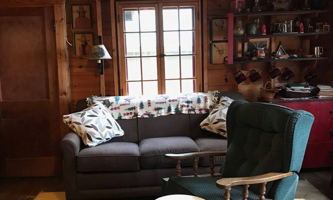 Naples Cottage | Charming cottage on the water, beautiful lawn, dog friendly, ideal for summer!