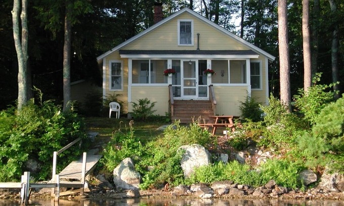 Mirror Lake Cottage | Charming Cottage on Mirror Lake, NH, lakeside, 2,400/1,800 wk.