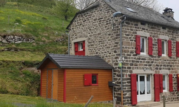Les Estables Cottage | Charming Cottage with Terrace, Near Nature Activities and Heritage Sites