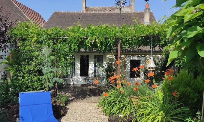 Drevant Cottage | Charming Cottage with Mezzanine, Garden, and Close to Berry Canal and Roman Site