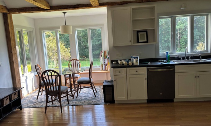 Nelson House | Charming country guest house with 1 bedroom and loft, WiFi, AC in lovely Nelson