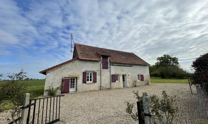 Trevol Cottage | Charming Country Home with Large Garden, BBQ, and Modern Comforts Near N7