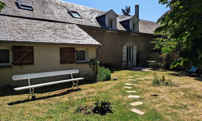 Audeville Cottage | Charming Country House between Paris & Orléans with Private Garden and Modern Amenities
