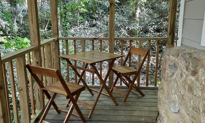 Rocky Bottom Cabin | Charming, Cozy and Creekside Sassafras Mountain Cabin Near Amazing Waterfalls