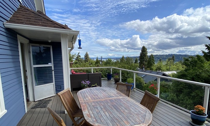 Seattle Metro Area House | Charming Craftsman home w/stunning lake and mountain views! Great for families!