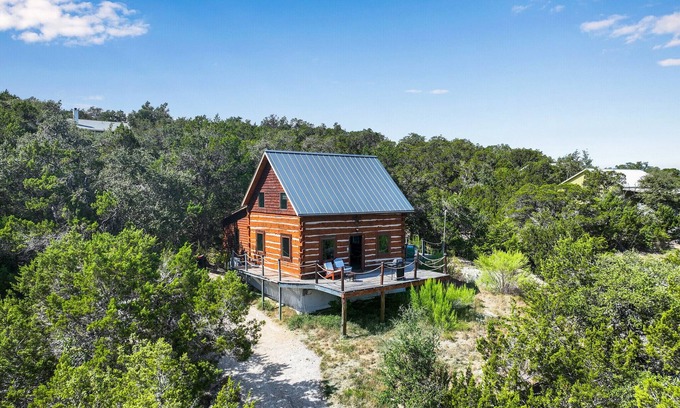 Fischer House | Charming Custom Log Cabin - Perfect for Stargazers and Day-Trippers!