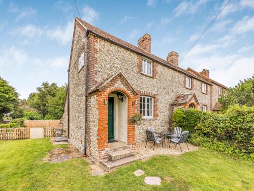 Earnley House | Charming Earnley Cottage w Parking Pass the Keys