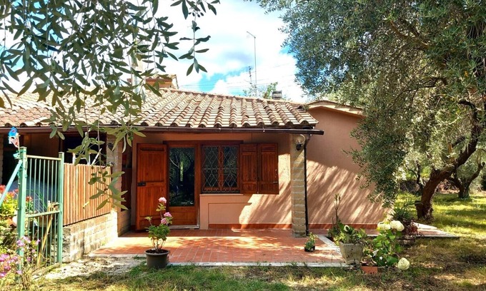 Lake Bracciano Apartment | Charming escape in the green, a short walk from the lake – pets welcome