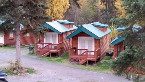 Cooper Landing House | Charming Family-Friendly Cabin with a Loft Along the Kenai River, Alaska