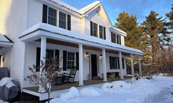 Stratton and Bromley Ski Areas House | Charming Farmhouse 5 minutes from Magic Mountain & close to 5 other Ski Resorts