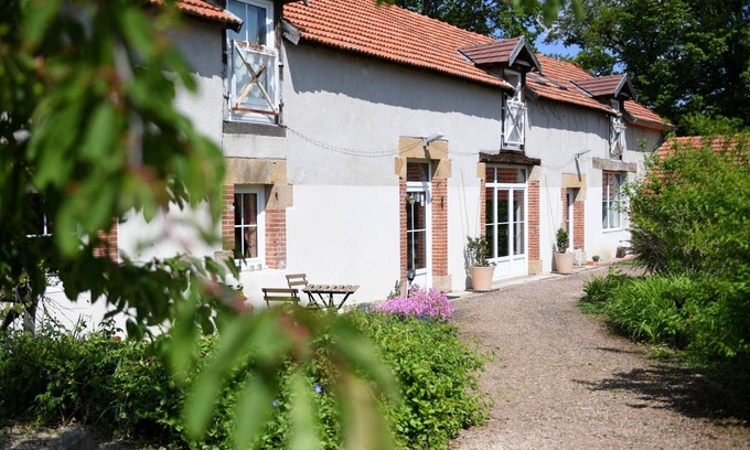 Gouise Cottage | Charming farmhouse with large garden and fireplace, pets allowed