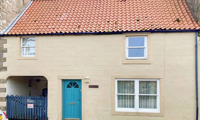 Berwick-upon-Tweed Cottage | Charming fishermans cottage on Holy Island.