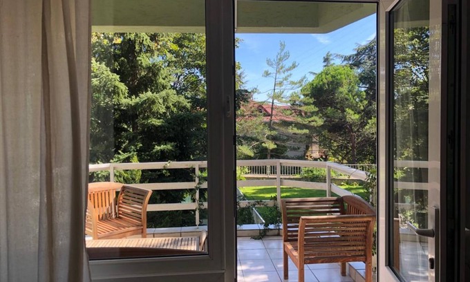 Arnavutkoy Apartment | Charming Flat with Balcony in Bebek
