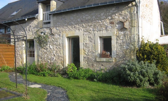 Blaison-Saint-Sulpice Cottage | Charming Cottage in Wine Hamlet: Sleeps 5, Cozy Garden, Near Loire Castles