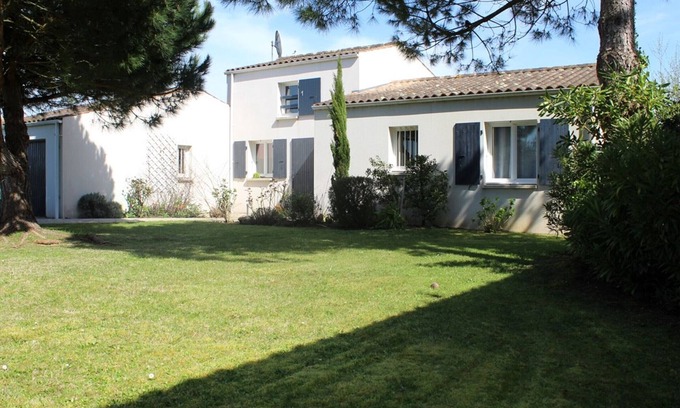 Cheray House | Charming Villa with Garden, Near Beach & Market, Sleeps 6 - Saint-Georges-d'Oléron