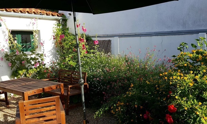 Domino House | Charming 3BR House with WiFi, Near Beach & Market, Saint-Georges-d'Oléron