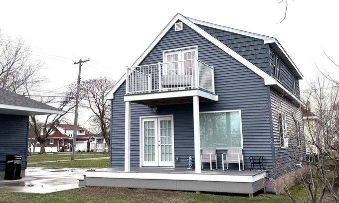 Escanaba House | Charming Full Home in Downtown Escanaba – Walk to Beach, Park, and Marina!