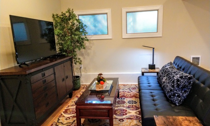 Maple Leaf Cottage | Charming Garden Studio Cottage in North Green Lake