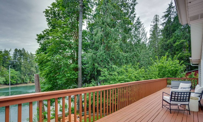 Grapeview Cottage | Charming Grapeview Cottage w/ Deck + Cove Access!