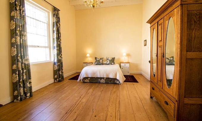 Graaff-Reinet Apartment | Charming Historical Cottage