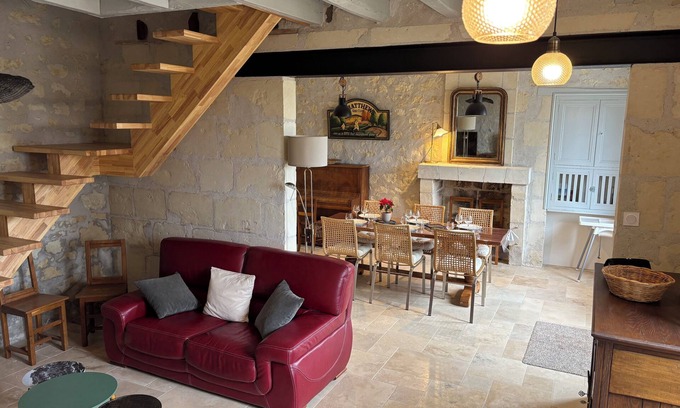 Cravant-les-Coteaux House | Charming house in the wine-growing village of Cravant les Coteaux.