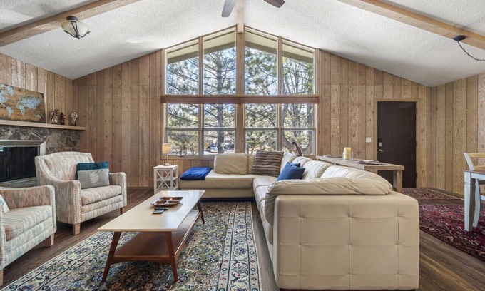 Flagstaff Cabin | Charming Home in Country Club Flagstaff with Views