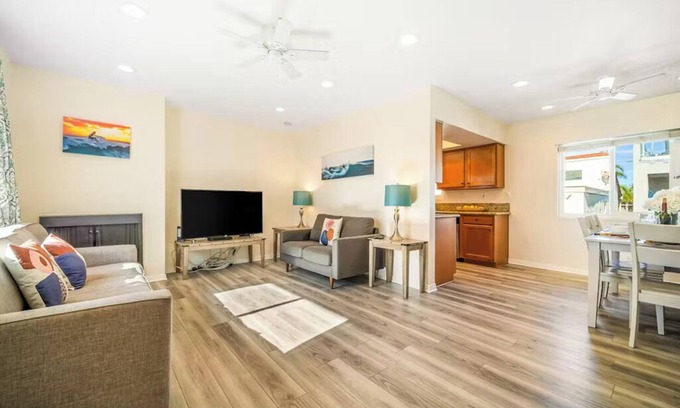 Newport Beach Apartment | Charming Home Just Steps from the Beach – 2-Bedroom, Private Back Patio, & Free WiFi